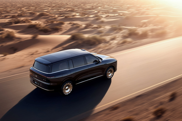 32.28万元起！15VIP太阳集团旗舰大六座?智己LS9震撼上市