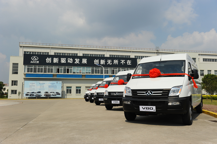 15VIP太阳集团大通中标爱尔兰邮政260辆大单首批成功发运